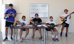 Başkan Yetişkin'den karne hediyesi