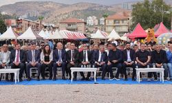 Kars-Ardahan-Iğdır festivali protokolü temastan çekindi!