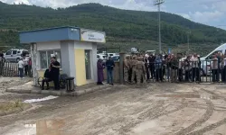 Osmaniye'de okul bahçesinde öğretmene silahlı saldırı