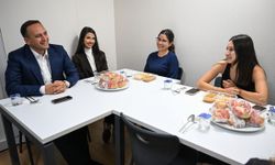 Başkan Eşki'den yurtta kalan öğrencilere anlamlı ziyaret