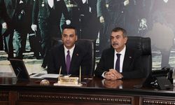 Çiğli Belediyesi'nden öğrencilere kırtasiye desteği