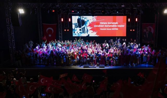 19 Mayıs coşkusu Balçova'da meydanlardan sahnelere taştı