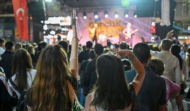 Bornova'da dopdolu 19 Mayıs