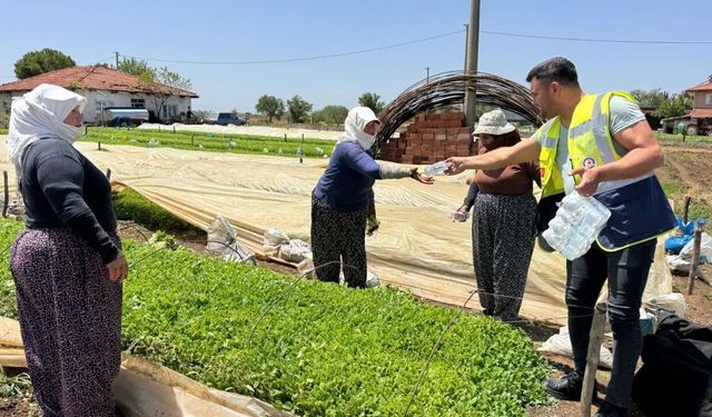 Büyükşehir mobil ikram filosu rotasını tarlalara çevirdi