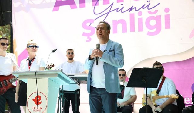 Efeler'de Anneler Günü: Başkan Yetişkin buluştu
