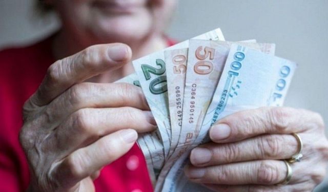 Emeklilerin bayram ikramiyesi için ödeme takvimi açıklandı
