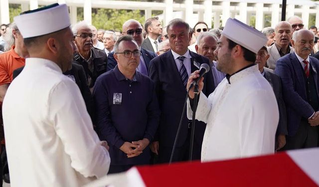 İBB operasyonunda adı geçen Yasin Seçkin babasını uğurladı