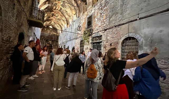 Kemeraltı Şenliği'nin yıldızı Kültürel Miras Gezileri oldu