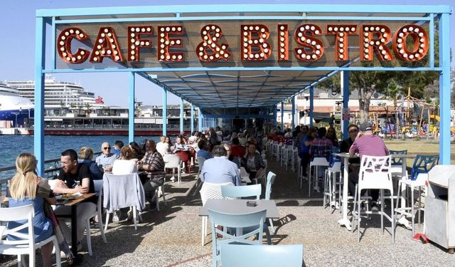 Kuşadası'nın buluşma noktası Arya tesisleri