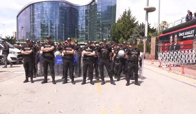 Valilik sonrası CHP Genel Merkezi'nde polis hareketliliği