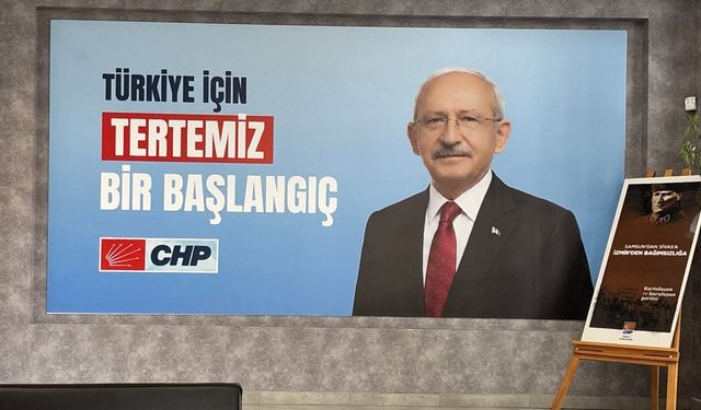 CHP İzmir'de Özgür Özel'den eser kalmadı