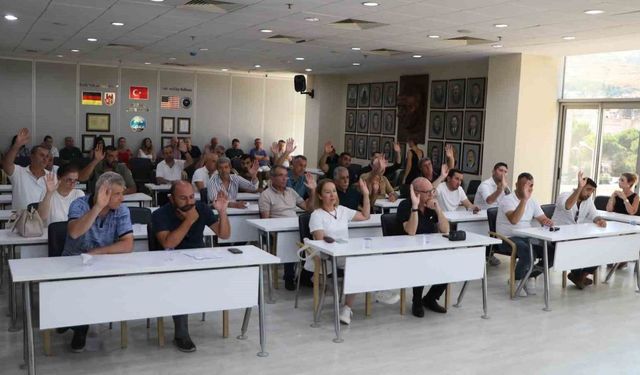 Söke CHP'de 8 meclis üyesi istifa etti