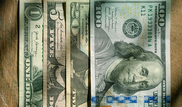 Dolar yatay başladı: Gözler OVP ve faiz kararında