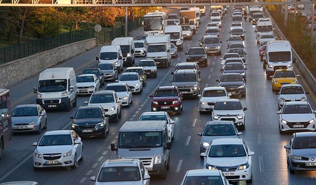 İzmir'de trafiğe kayıtlı araç sayısı 2,1 milyonu aştı