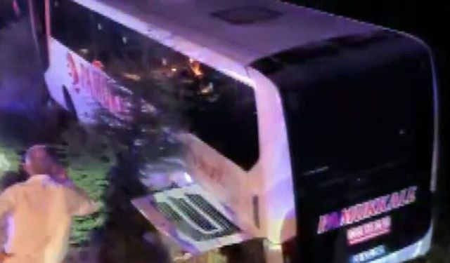 Manisa'da yolcu otobüsü kaza yaptı: 18 yaralı