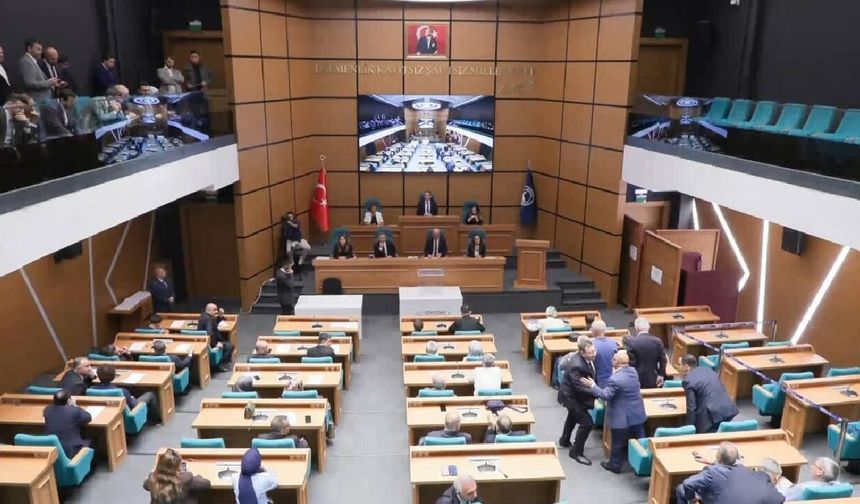 CHP Üsküdar'ı AK Parti'ye geri verdi!