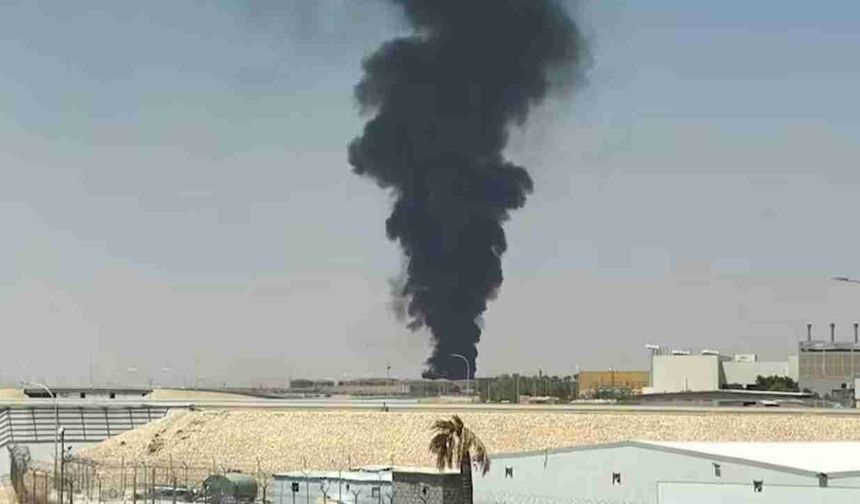 Riyad Havalimanı yakınında yoğun siyah duman