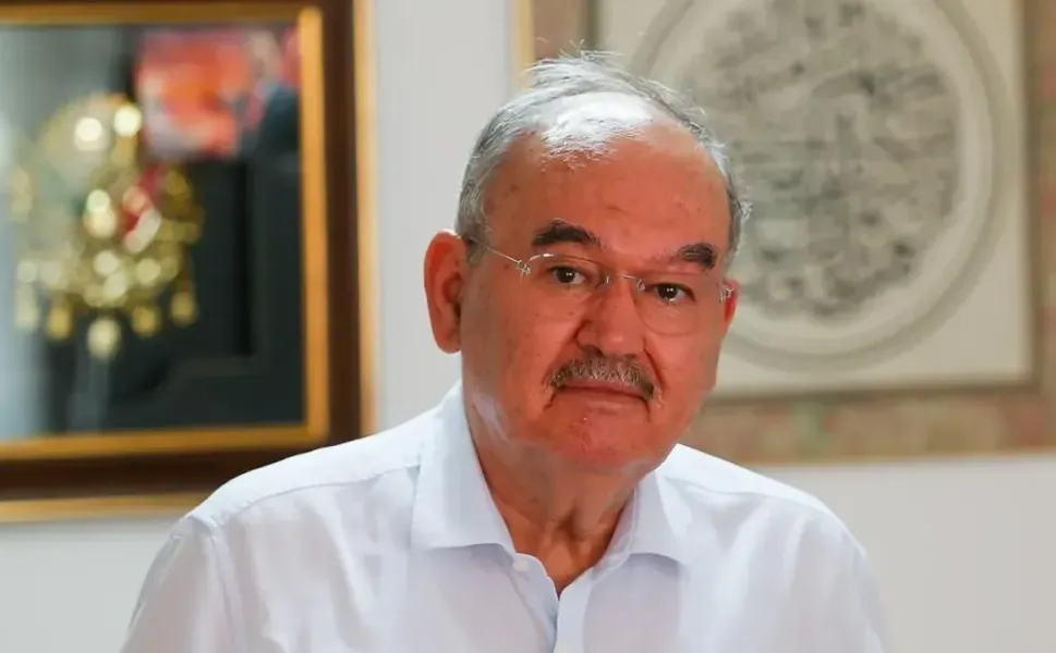 Burhan Özfatura hayatını kaybetti