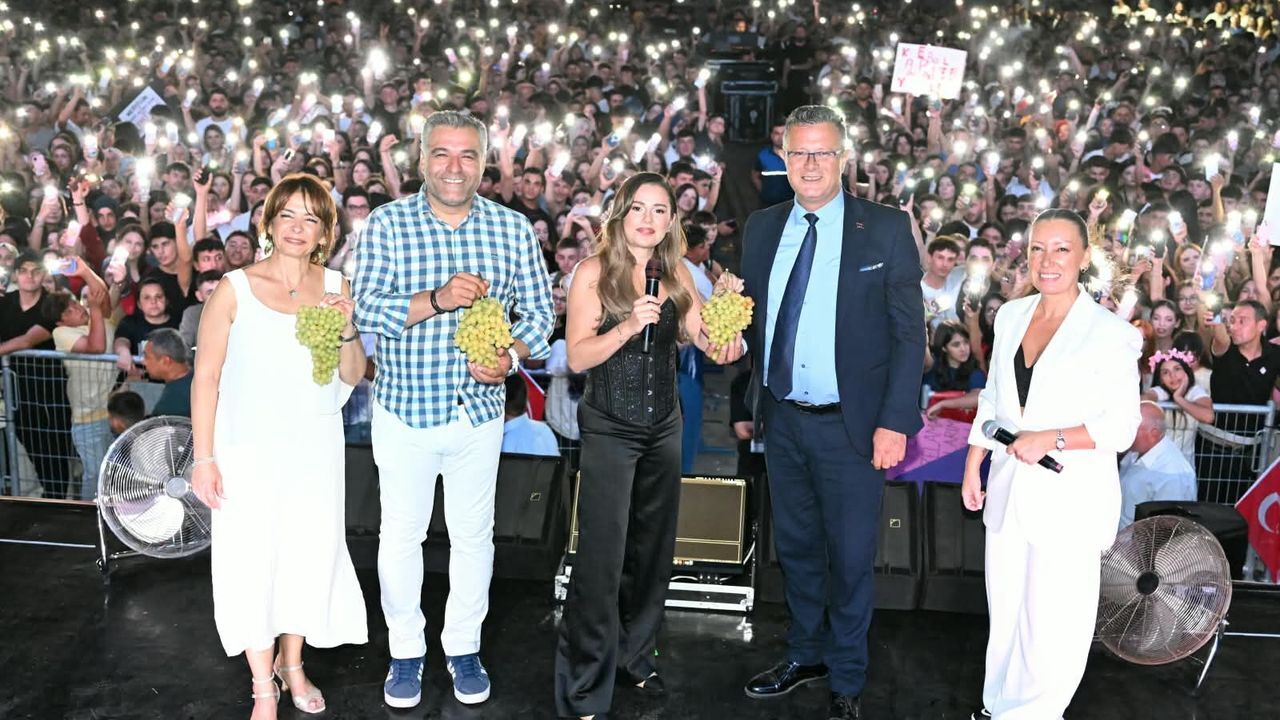 Alaşehir'in Kurtuluşunda Merve Özbey Coşkusu
