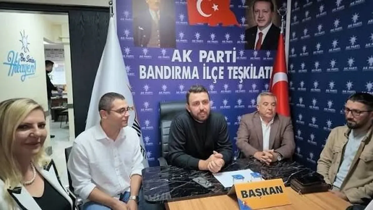Bandırma'da CHP'den Ayrılan Özgür Özel AK Parti'ye katıldı