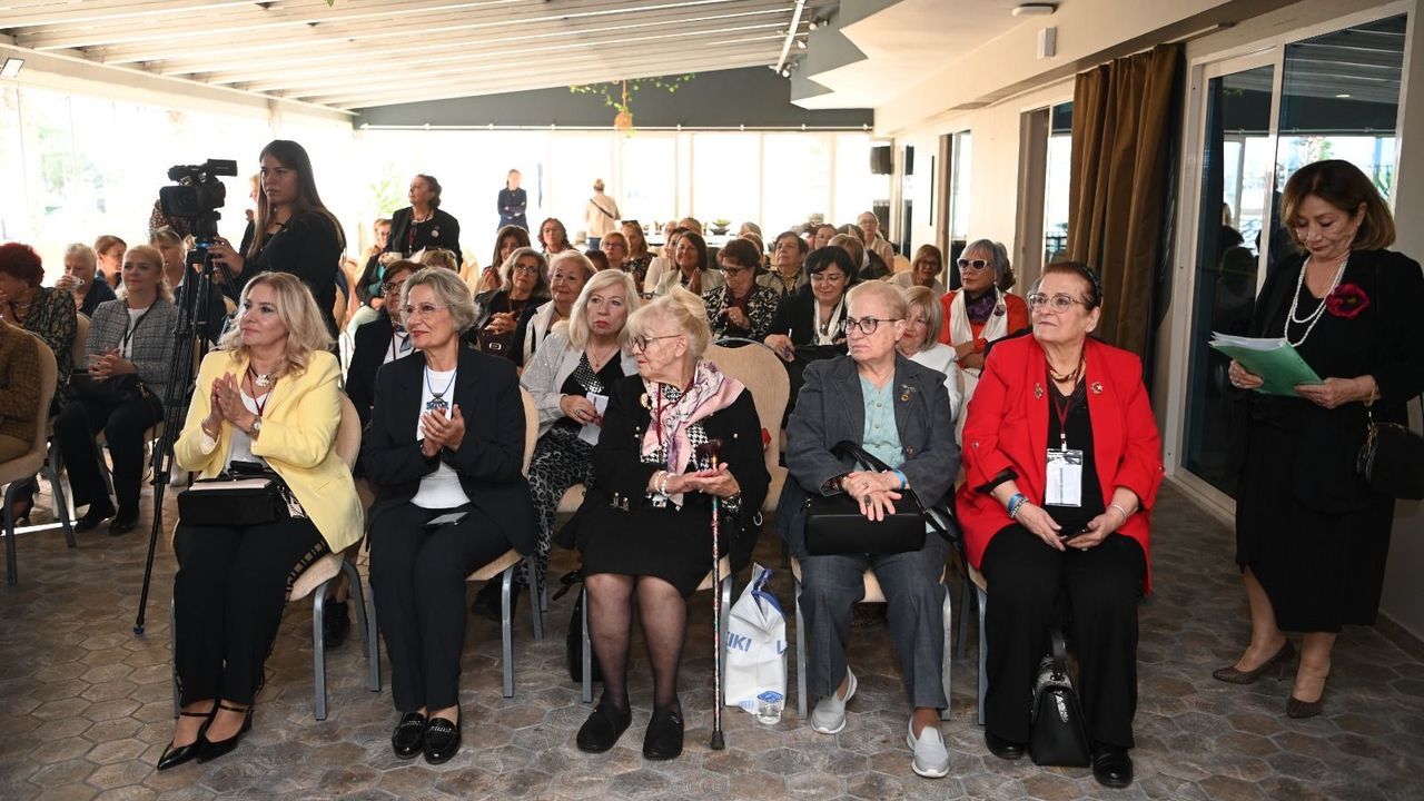 Kuşadası'nda 'Kadınlar Var, Herkese Barış' zirvesi