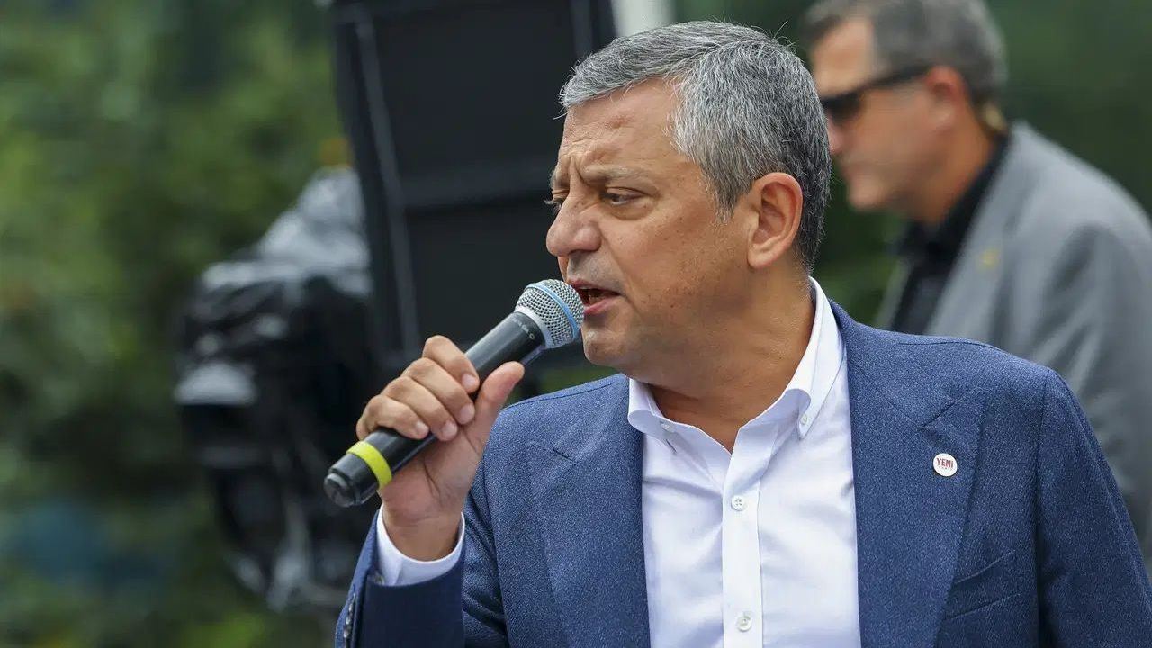 Özgür Özel'den Halk TV önünde dayanışma çağrısı